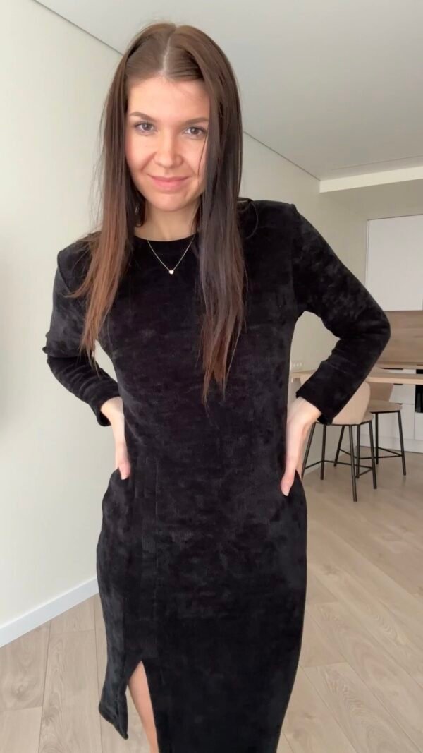 Suknelė su skeltuku