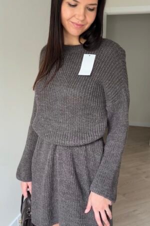 Pilka megzta suknelė